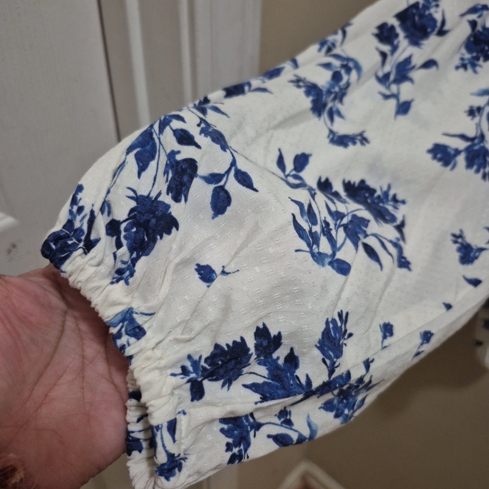 Old Navy Blue Floral Blouse Size XXL